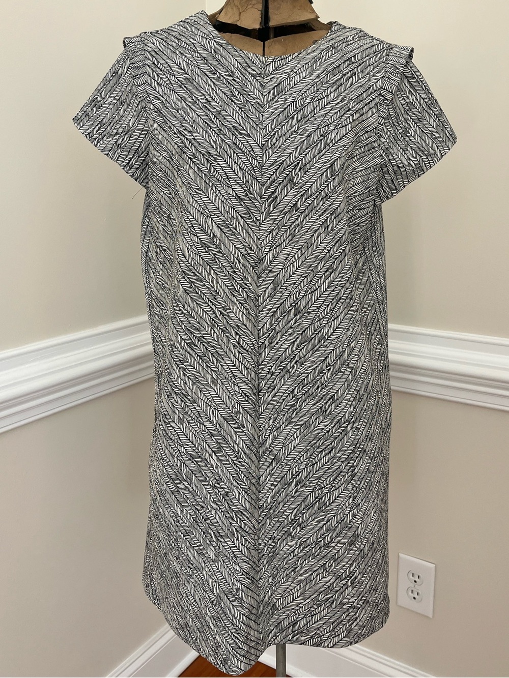 Zara Basic black & ivory patterned shift dress in size Medium